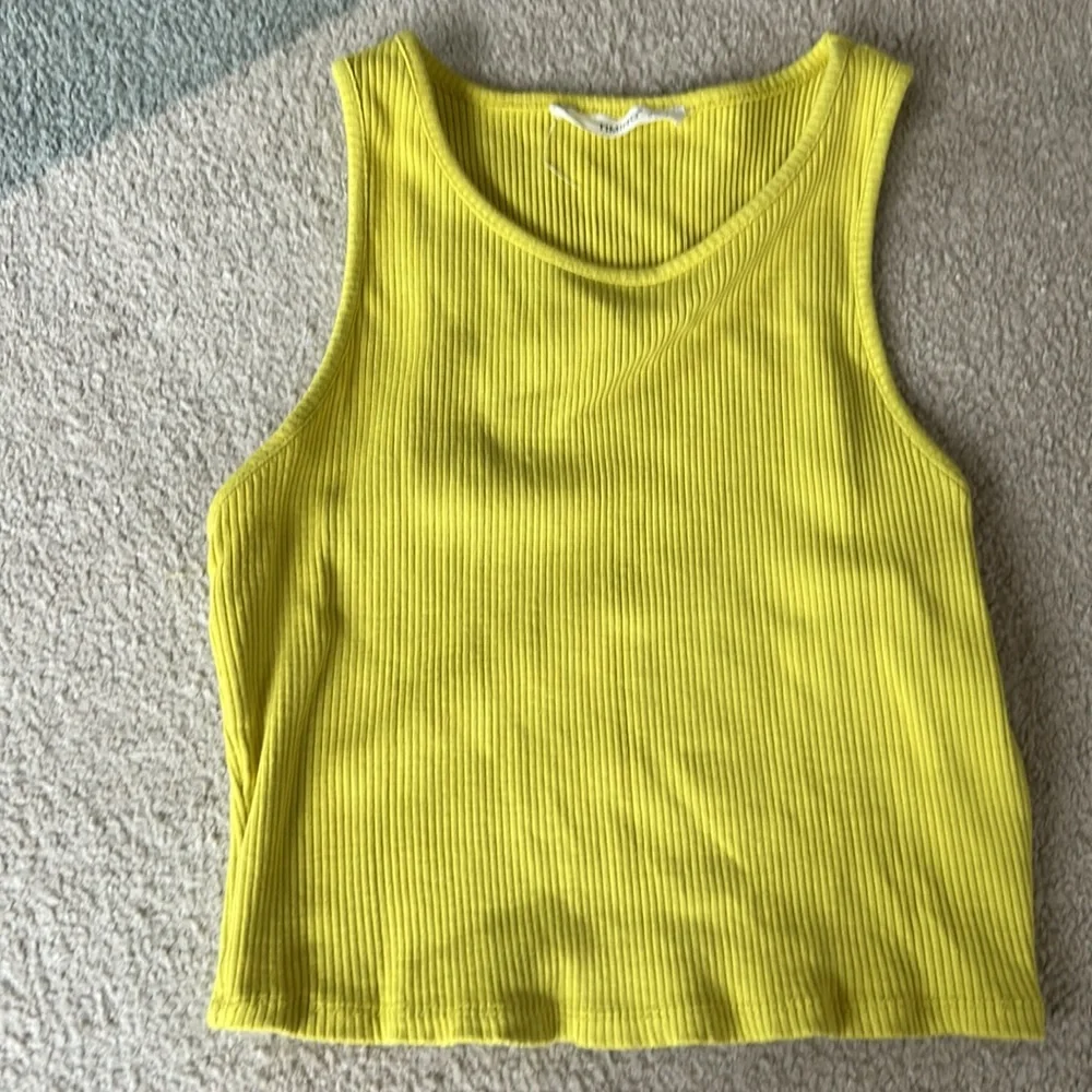 Timing Florescent Yellow Ribbed Crop Tank Top - Picture 4 of 4
